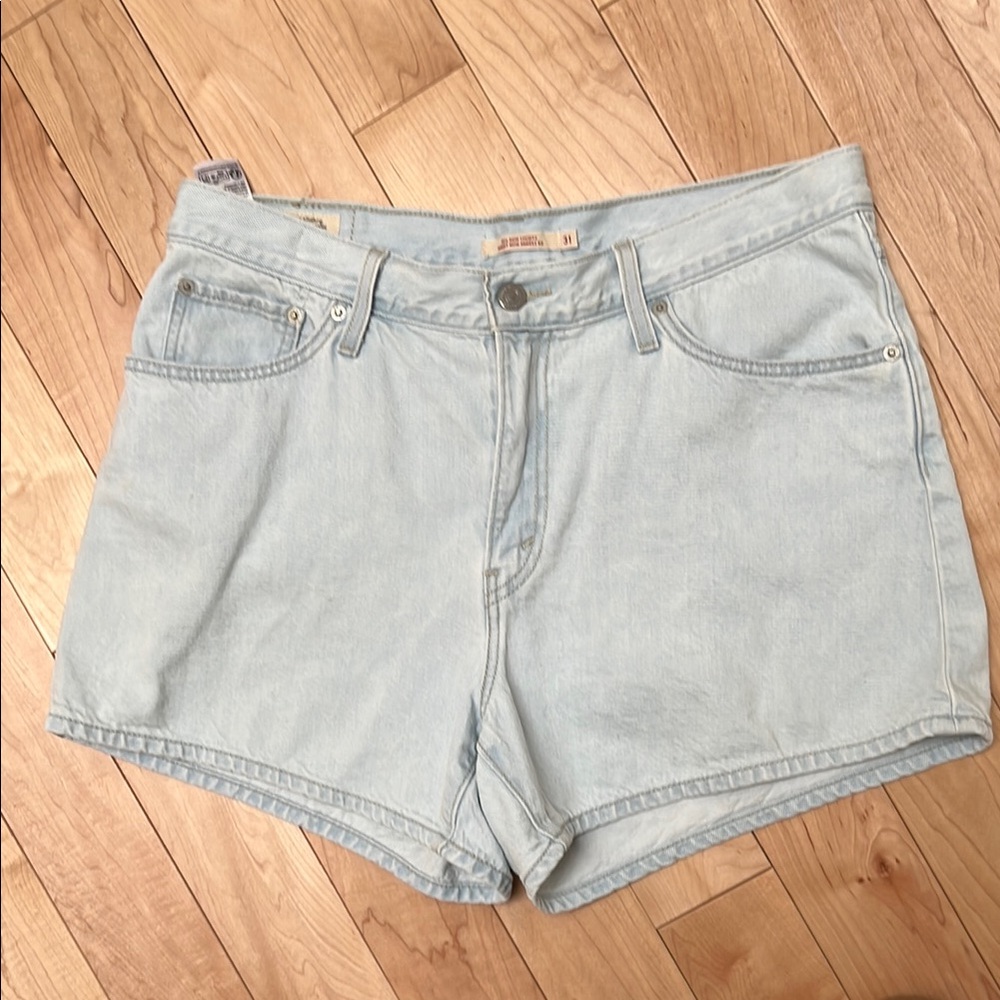 SOLD - Levi’s 80’s Mom Denim Women's Shorts